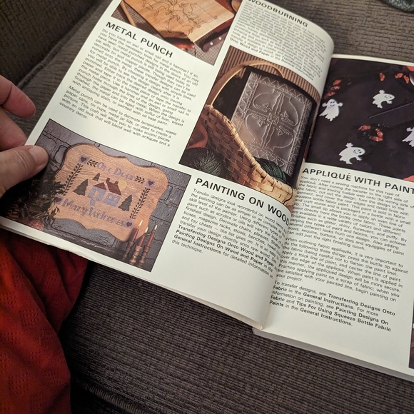 3/$30. Leisure Arts Iron On Transfers Book. Over 1000 Designs. Vintage. - Picture 8 of 15